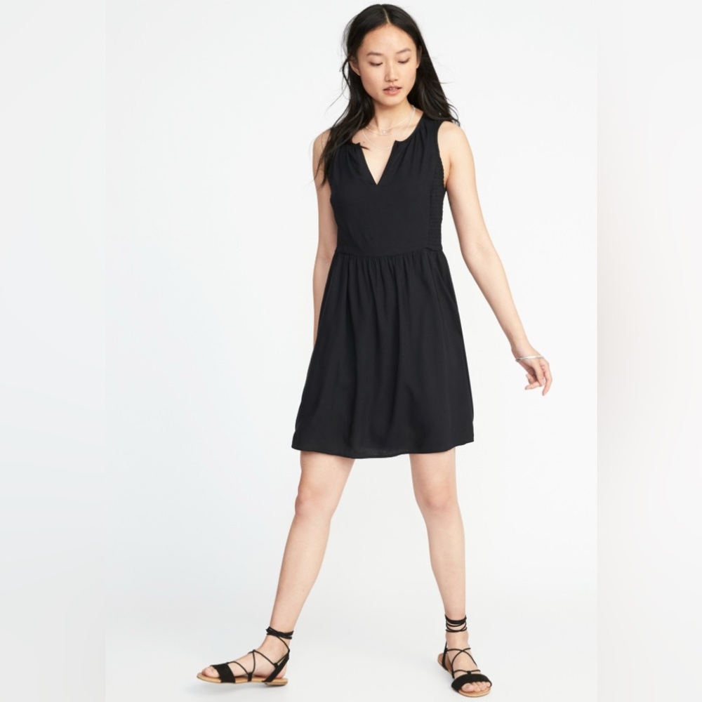 Sleeveless V-Neck Fit & Flare Dress - Black - S